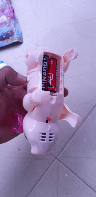 Chú Heo đi dạo bằng nhựa có nhạc và đèn Led rất đẹp tặng kèm PIN