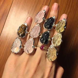 Nhẫn tỳ hưu thạch anh