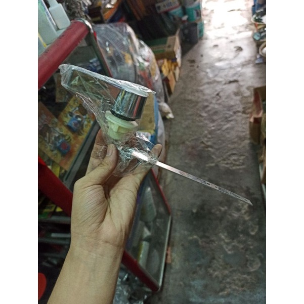 Cây gạt nước bồn cầu nhựa /sắt