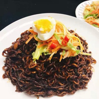 Mỳ trộn tương đen thơm ngon