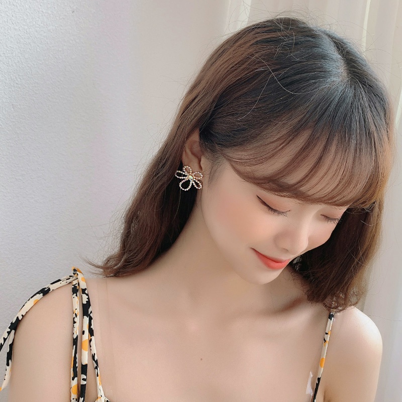 Đôi Khuyên Tai Hình Hoa Đính Kim Cương Giả Thời Trang Cho Nữ