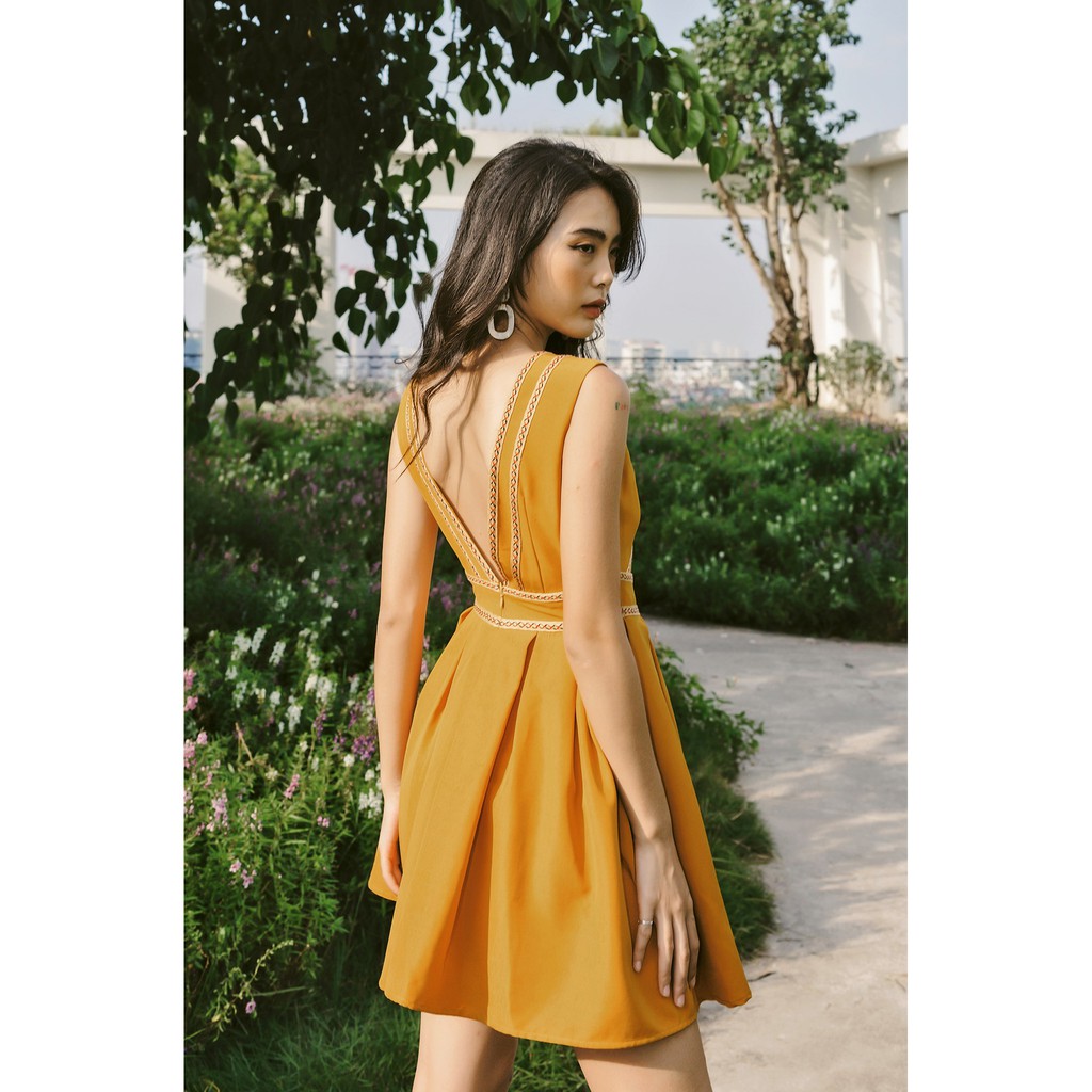 [Mã SKAMSALEP6 giảm 10% tối đa 100K đơn 150K] SÒ VINTAGE - RION Đầm cổ V xếp ly thân váy phối thổ cẩm | BigBuy360 - bigbuy360.vn