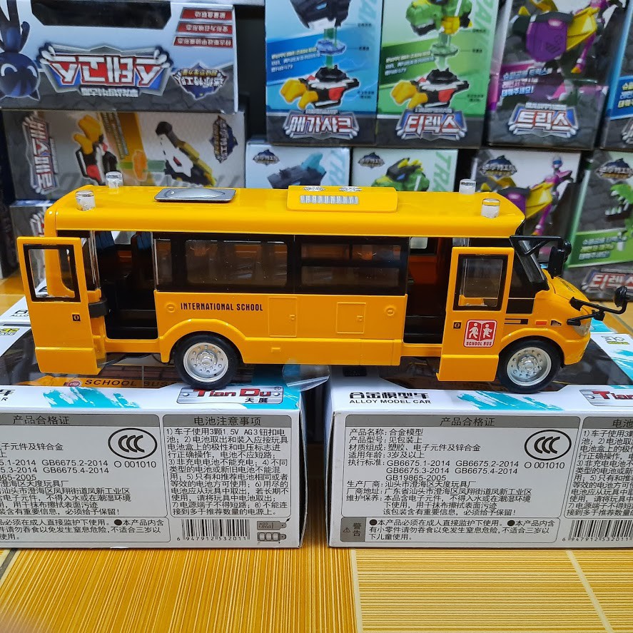 Ô tô School Bus tỉ lệ 1:32 xe ô tô đồ chơi trẻ em bằng sắt mở các cửa có đèn và âm thanh