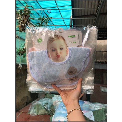 Set 2 yếm cổ tròn xoay 360 độ vải sợi tre organic dùng cho bé