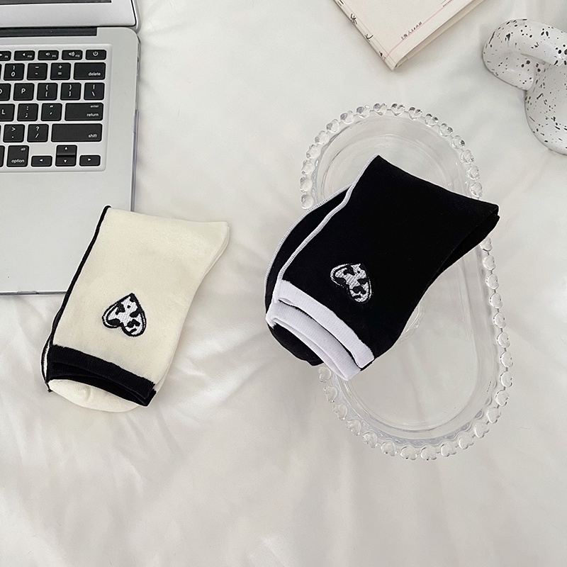 Japanese Lolita Socks In Trendy Women Mid-Tube Socks Black White Hearts Embroidery Female Sports Socks Cotton Ankle socks