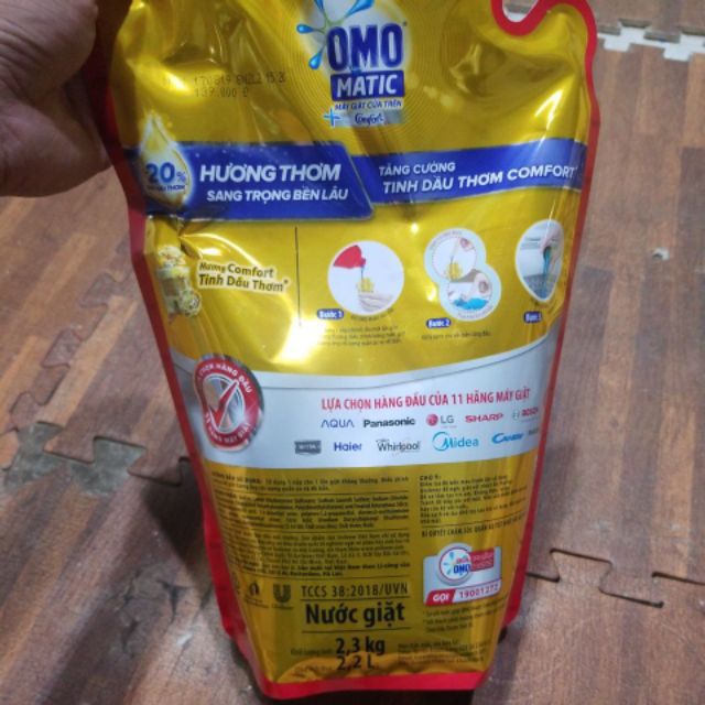 Nước Giặt Omo Comfort Tinh Dầu Thơm 2kg + Tặng 1 comfort 580 ml