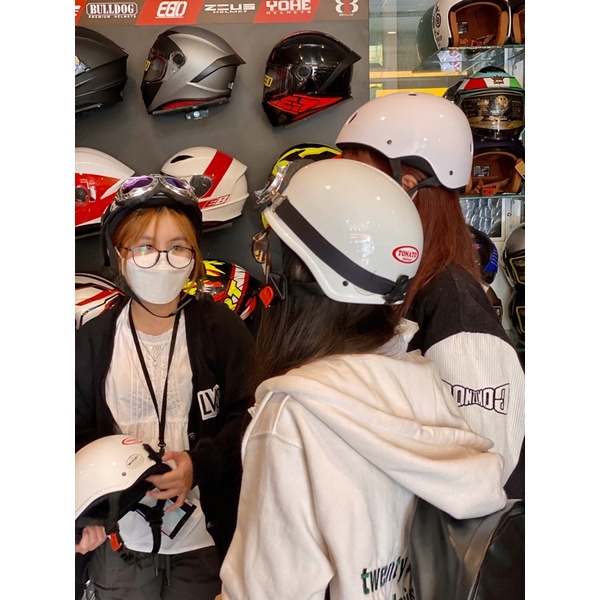 Combo nón bảo hiểm thể thao và kính UV trẻ trung_Smiley shop Long Xuyên