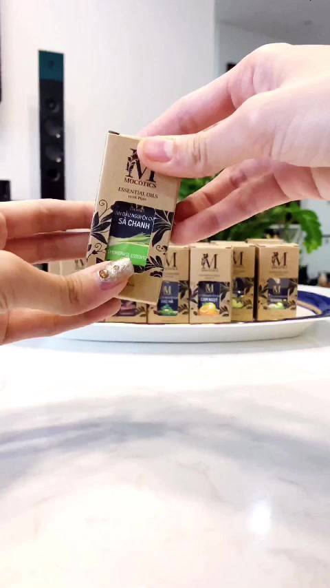 Tinh dầu treo xe hơi cao cấp Mocotics - làm thơm xe giúp khử mùi bên trong xe ô tô hiệu quả dung tích 8ml | BigBuy360 - bigbuy360.vn