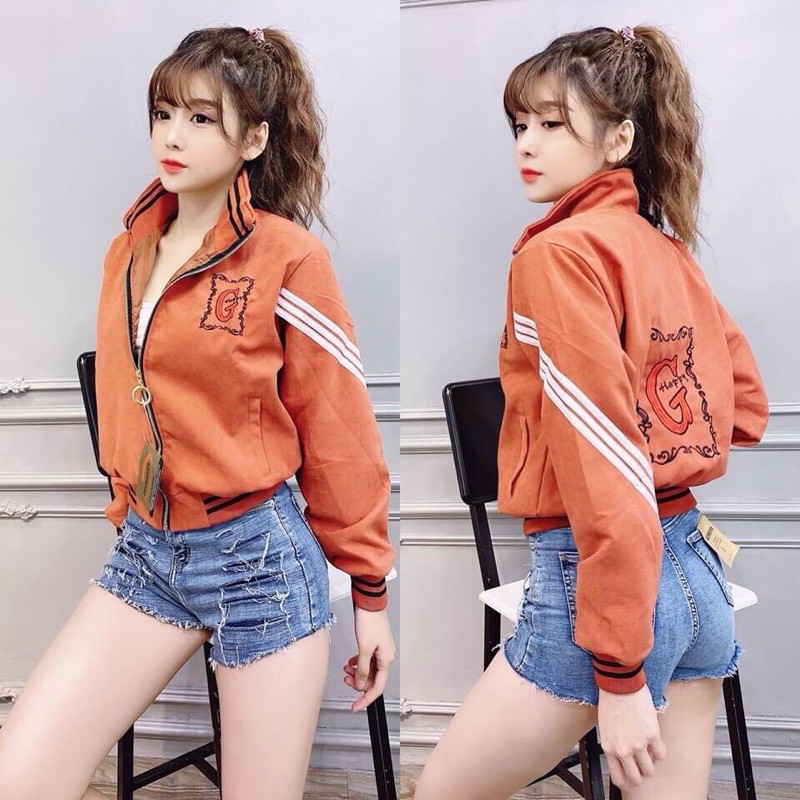 Áo khoác dù bomber nữ form rộng ôm eo, phối cánh tay in hoạ tiết ấn tượng mQuinn KD06