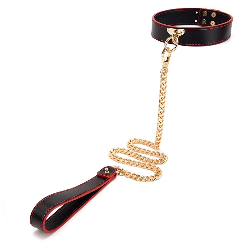 Vòng cổ Chocker đa dạng phong cách kèm dây xích dắt