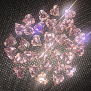 Đá hình trái tim chân nhọn. 