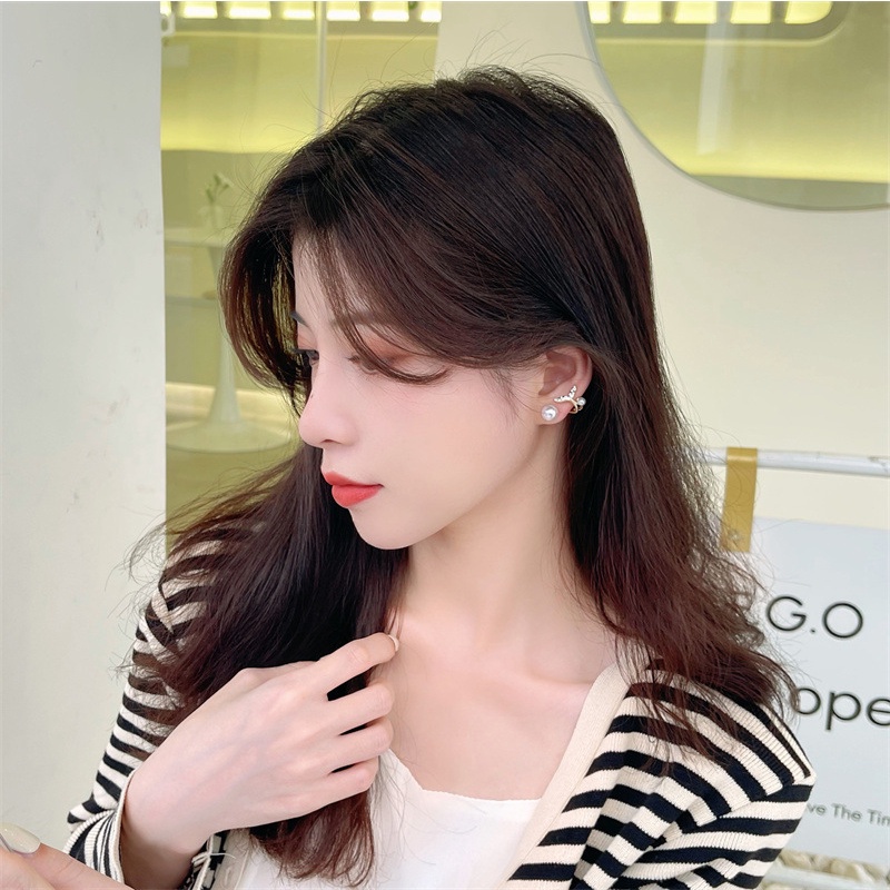 Khuyên tai MAYEBE LAVEND mạ bạc 925 kiểu đuôi cá đính ngọc trai giả phong cách Hàn Quốc