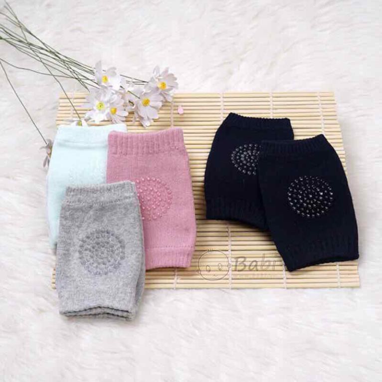 Tất vớ tập bò bảo vệ đầu gối bé