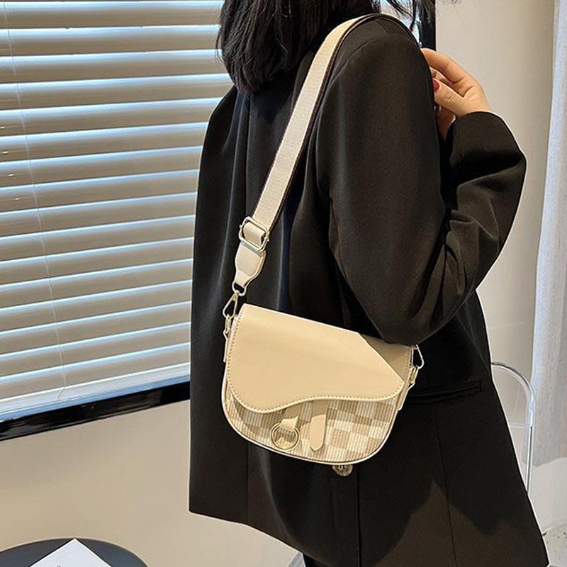 Túi Đeo Chéo Họa Tiết Caro Thời Trang Dễ Phối Đồ Cho Nữ