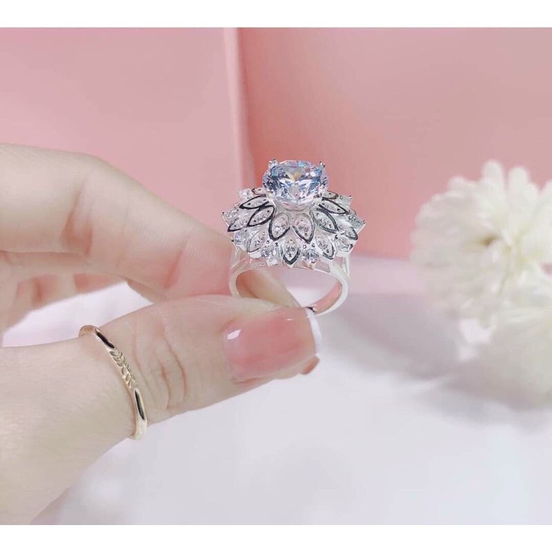 Nhẫn hoa sen đá chủ 10ly nhân tạo sáng, bạc chuẩn