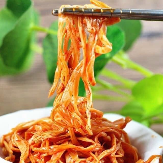 NẤM KIM CHÂM SỐT CAY / CHUA CAY GÓI 22 GRAM | BigBuy360 - bigbuy360.vn