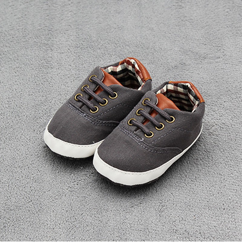 Giày thể thao năng động cho bé