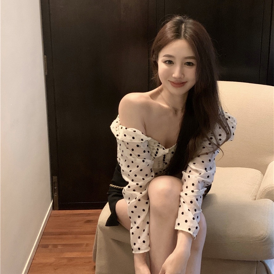 Áo Lửng Tay Dài Hoạ Tiết Chấm Bi Thiết Kế Độc Đáo Hợp Thời Trang