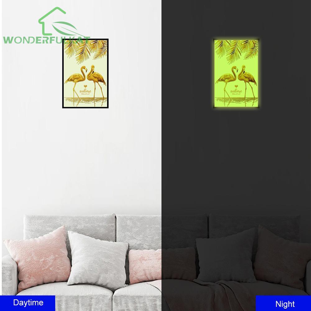 Decal dán tường phát sáng