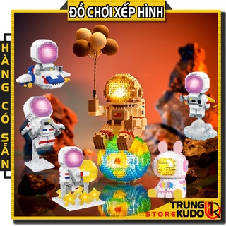 Mô hình Phi hành gia có đèn phát sáng dạng Đồ chơi xếp hình làm quà tặng, đồ decor