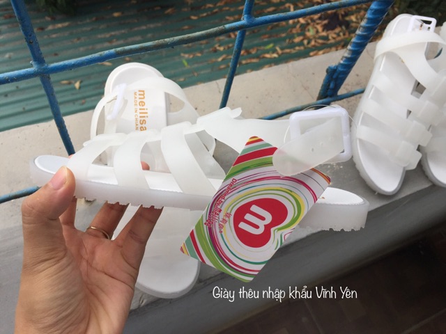 Dép sandal nhựa có 4 màu