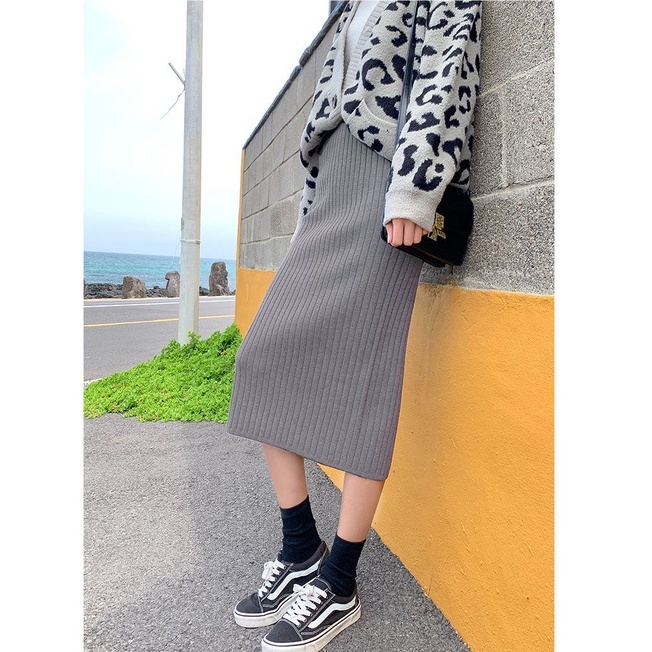 Chân váy len tăm dáng dài qua gối co giãn xẻ tà ôm body, chân váy len gân xẻ tà kiểu dáng bút chì | BigBuy360 - bigbuy360.vn