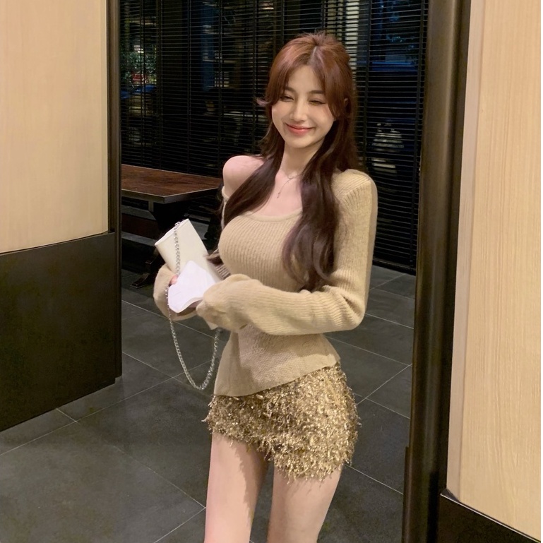 Bộ Áo Sweater Tay Dài Cao Cấp Phong Cách Hàn Quốc + Quần Short Tua Rua Đính Kim Sa Thời Trang Cho Nữ