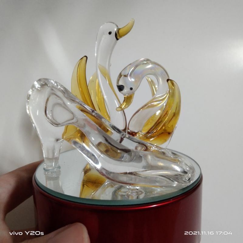 Đèn trang trí hình thiên nga bằng thủy tinh