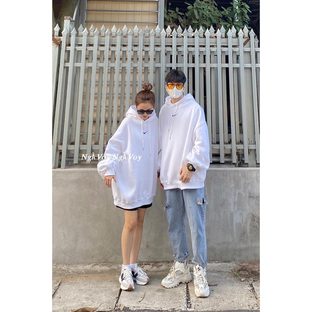 ÁO HOODIE NK CÓ CHỮ TRÊN MŨ MÀU ĐEN VÀ TRẮNG | BigBuy360 - bigbuy360.vn