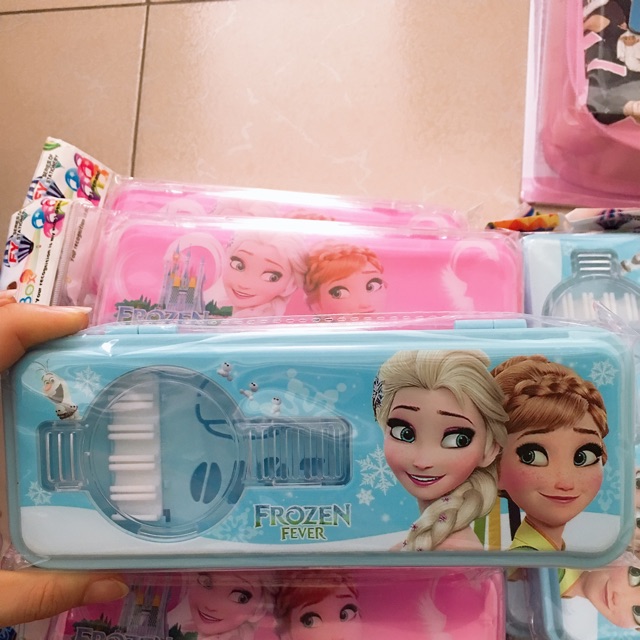 Hộp bút dụng cụ học tập elsa ( mua 2 hộp kèm quà tặng)