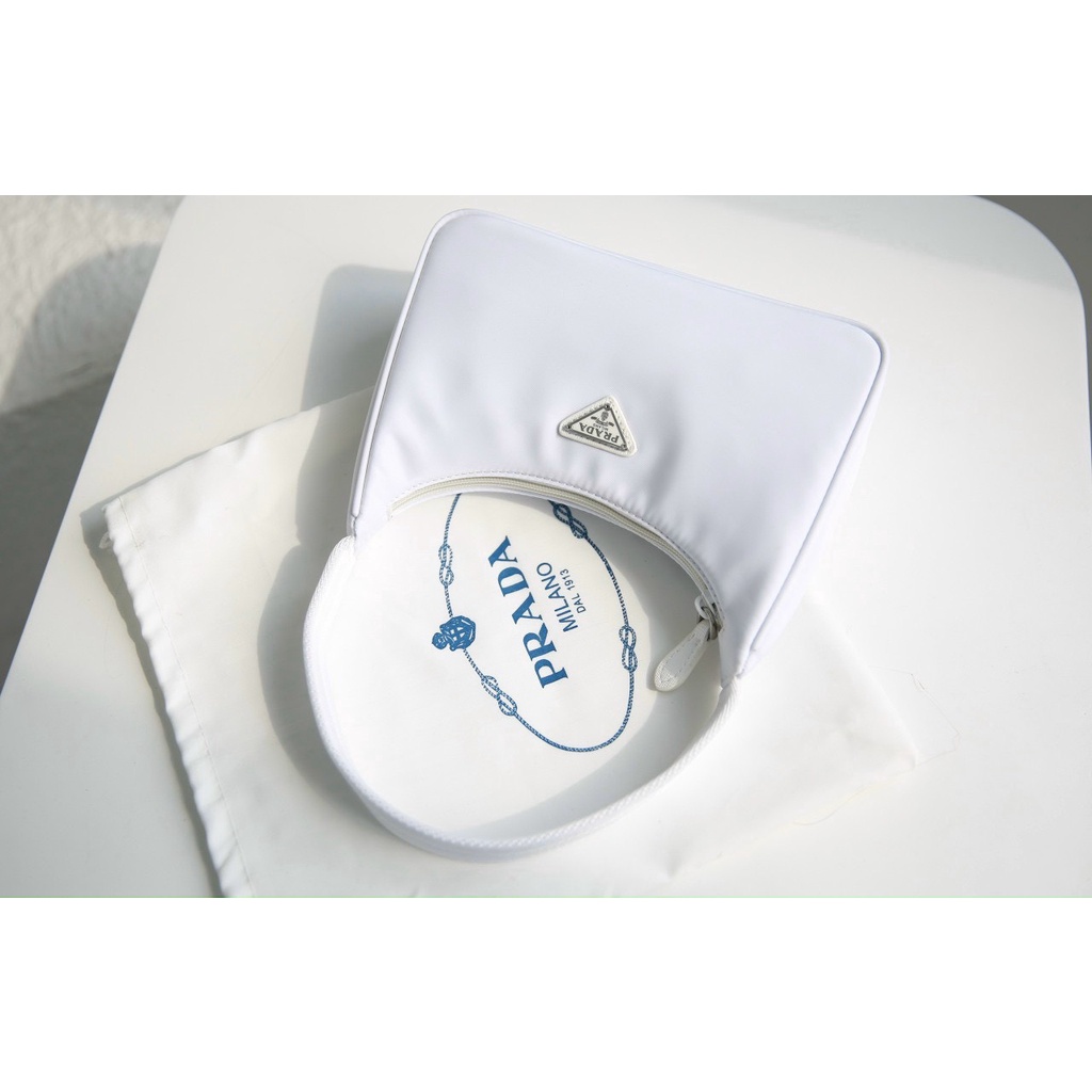 Túi quai xách W188-24 Nylon lót vải in logo hãng. Có tag sắt sz24cm fullbox nguyên seal, card kèm dustbag