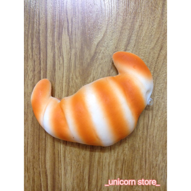 Squishy bánh sừng trâu
