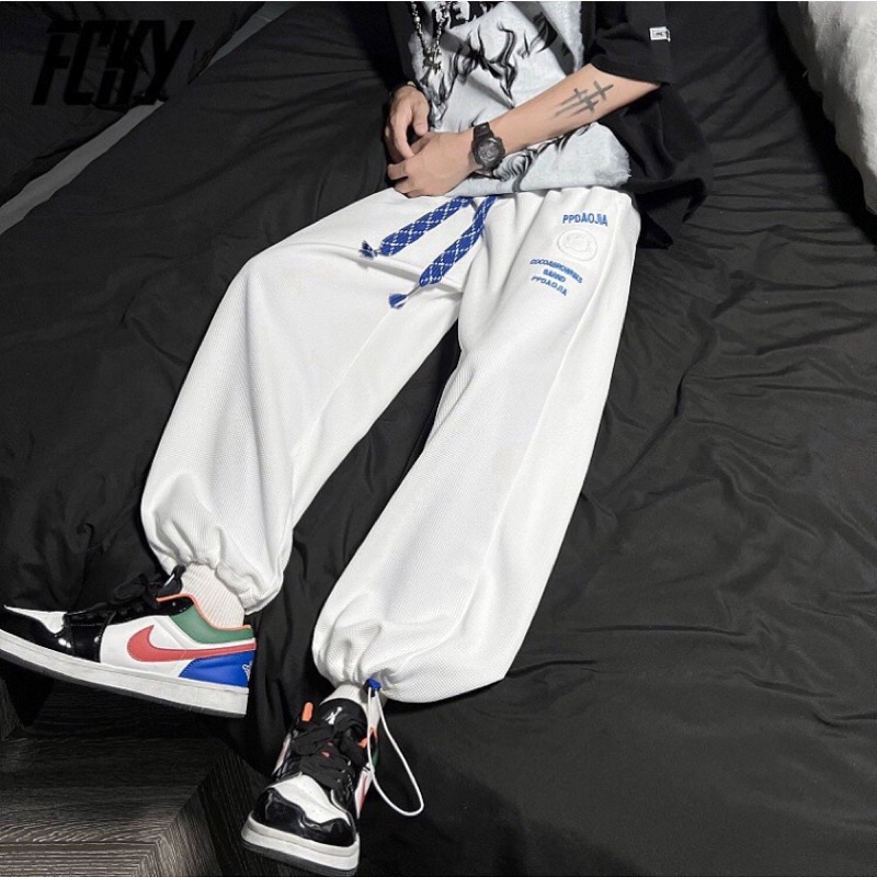 Quần Jogger Thể Thao Ulzzang Dây Rút Gấu Quần Chất Nỉ Dày Dặn(Hàng Sẵn)