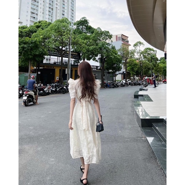 Đầm dài ren hoa nổi