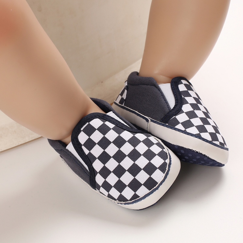 Giày Sneaker Chống Trượt Họa Tiết Caro Cho Bé Trai Walkers