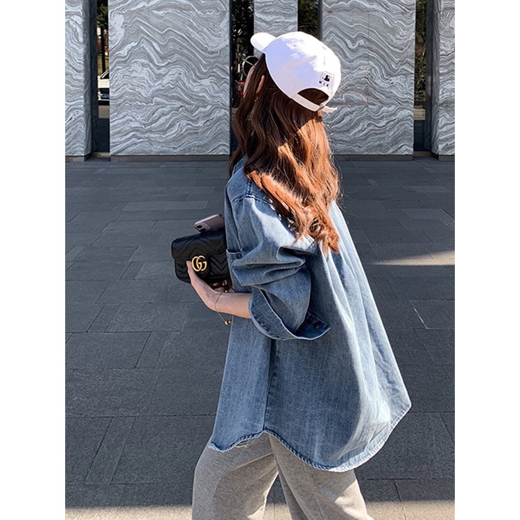 Áo bò dài tay nữ dáng rộng, Áo sơ mi jean cổ bẻ unisex thêu logo có túi ngực DASKI