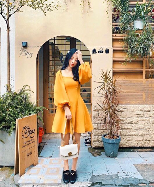 Đầm trắng tay bồng