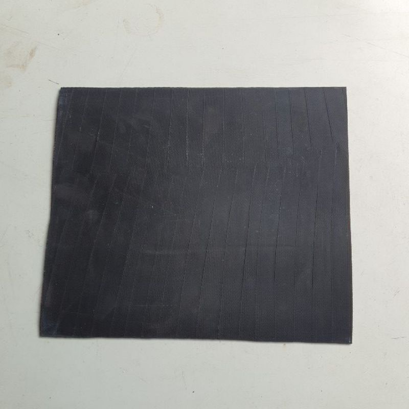 CHẮN BÙN BĂNG TẢI 30CM X 34CM lắp cho xe K3000