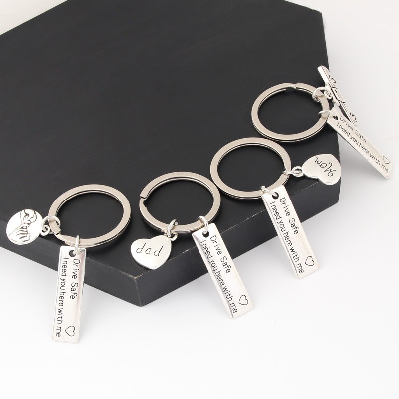 1 móc khóa khắc chữ I Love You Care cho ba mẹ và con gái E2229-E2232