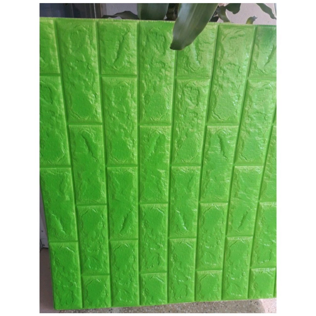 Xốp dán tường 3D giả gạch màu xanh lá, miếng xốp sẵn keo tự bóc dán 70x77cm