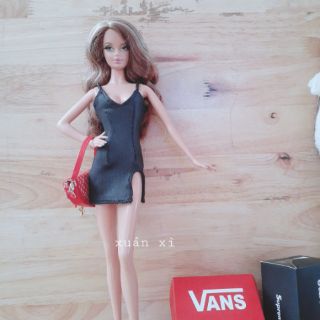 váy bằng da cho búp bê.