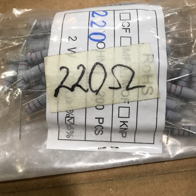 50 con điện trở công suất 220 ôm 2W