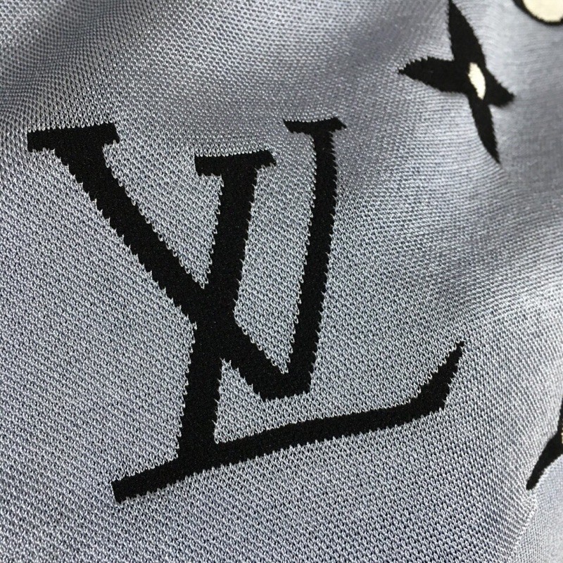 áo len cổ tròn dài tay màu xanh nước biển in logo hoạ tiết louis vuitton LV