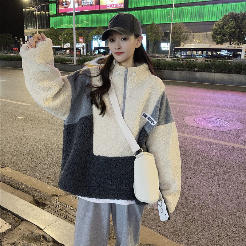 Áo chất liệu lông cừu dày dặn thiết kế phong cách thời trang dành cho nữ
