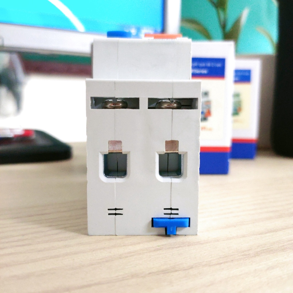 Cầu dao chống dòng rò và ngắt quá tải , CB RCBO 2P - 30mA Sino SOL68E