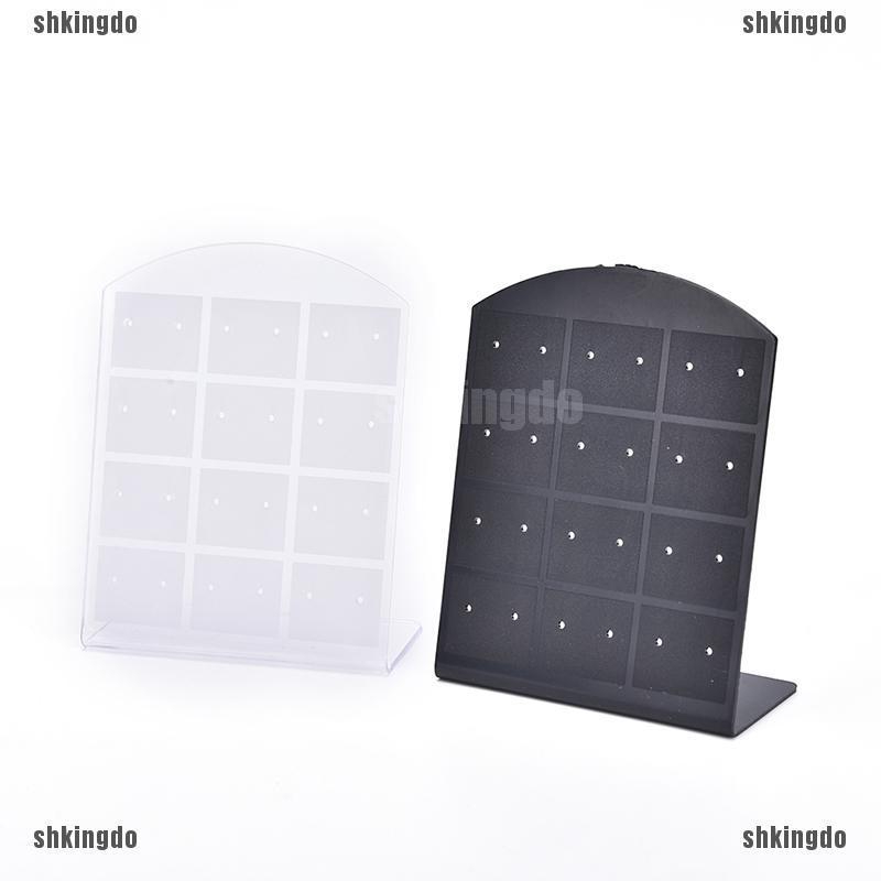 Giá đứng treo khuyên tai nữ trang với thiết kế đơn giản, độc đáo