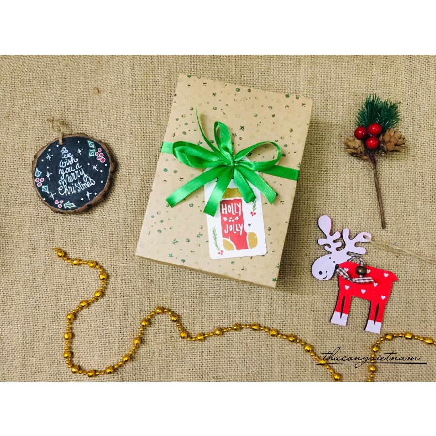 Hộp quà gói sẵn Giáng Sinh kiểu đơn giản