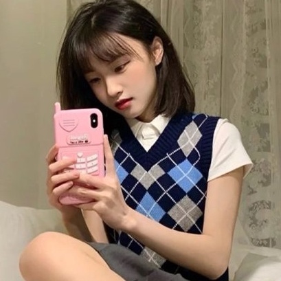 Áo Sweater Dệt Kim Không Tay Cổ Chữ V Họa Tiết Sọc Caro Phong Cách Retro Anh Quốc