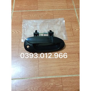 Tay mở cửa ngoài kia spectra