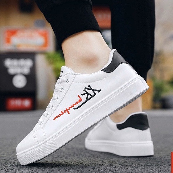 Giày thể thao nam bataaa XK Sport chất da mềm, lót giày siêu êm